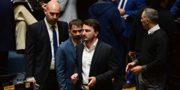Pacto de gobernabilidad interna: Karina Milei y Santiago Caputo ordenan la conducción de La Libertad Avanza en la Legislatura bonaerense