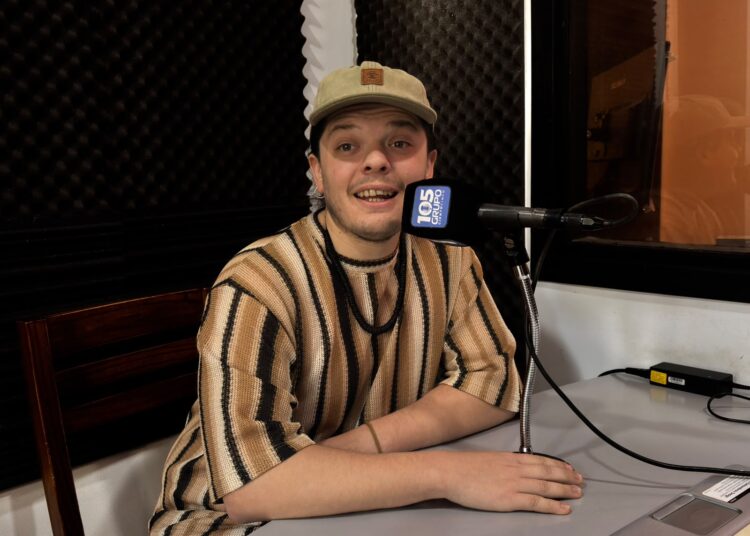 Enzo Acosta presenta una noche de reggae con una formación de 12 músicos