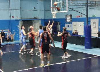 El Oficial de básquet cerró su tercera fecha con triunfos de Alumni, Costa Sud y Huracán Necochea