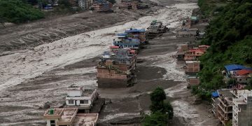 Catástrofe en Nepal: un alud provocado por un sismo causa decenas de muertos y cientos de desaparecidos