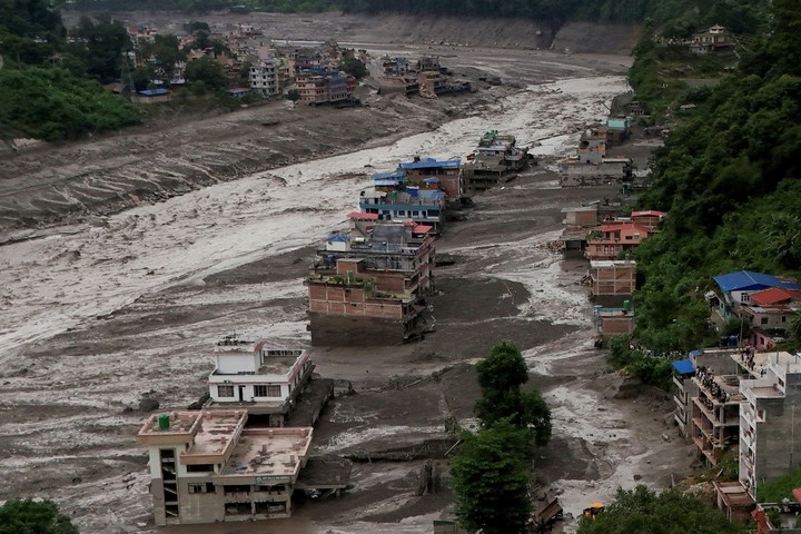 Catástrofe en Nepal: un alud provocado por un sismo causa decenas de muertos y cientos de desaparecidos