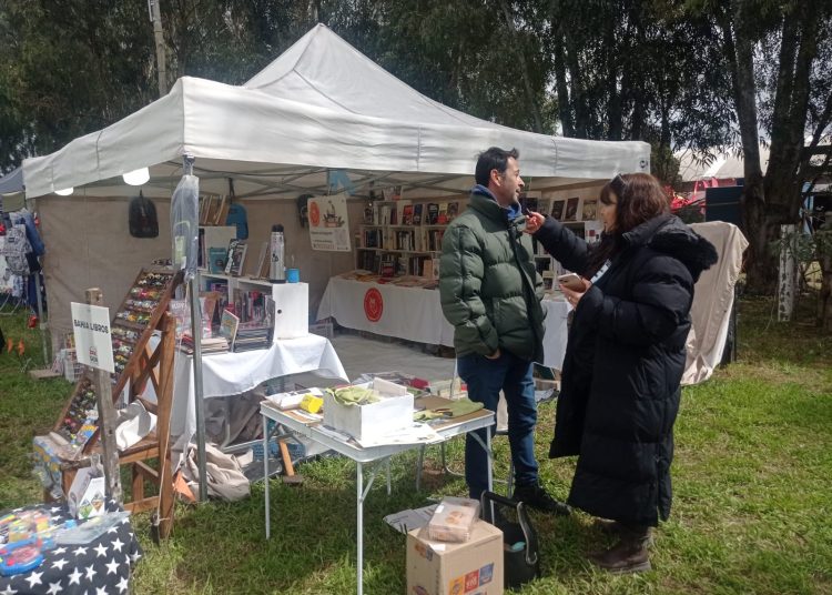 La literatura itinerante dijo presente en la Exposición Rural: la librería Bahía Libres debutó con éxito en Tres Arroyos