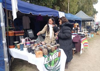 Del grabado artesanal a la mesa familiar: el emprendimiento tresarroyense de mates que conquista a la comunidad