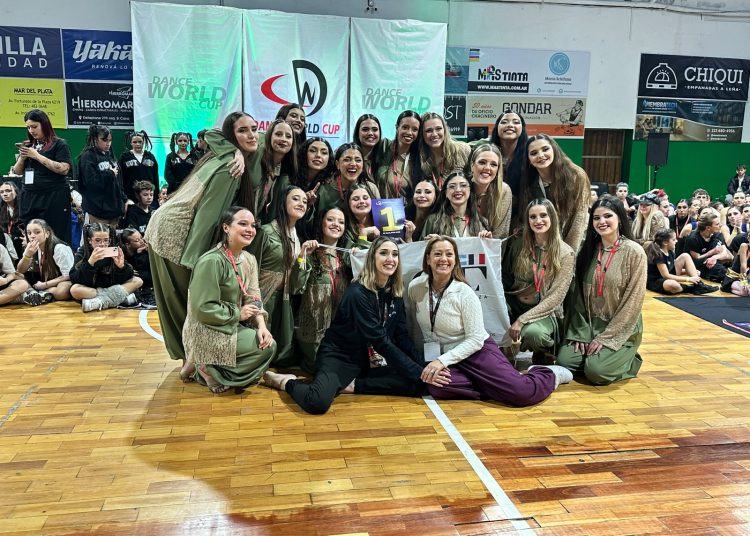 La academia de danzas de la Sociedad Francesa brilló en Mar del Plata