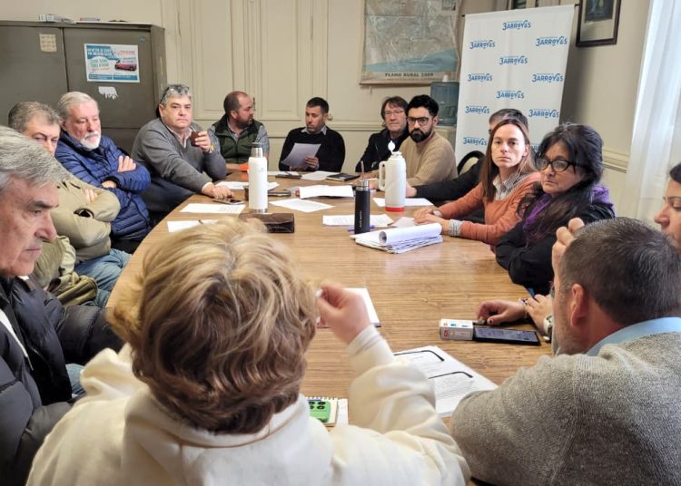 Representantes de prestadores turísticos y comerciantes locales mantuvieron una reunión con la comisión de Turismo del HCD