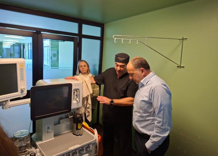 Fortalecimiento tecnológico: el Hospital Pirovano sumó una nueva mesa de anestesia para sus quirófanos