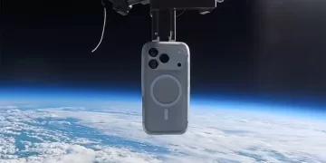 Caída libre desde más de 30.000 metros: un iPhone sobrevivió a la estratósfera y marcó un inédito récord Guinness