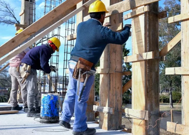 Nueva contracción económica: la industria y la construcción profundizaron sus caídas durante el mes de julio