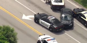Detuvieron a un hombre tras una intensa persecución policial por el robo de un vehículo en Florida