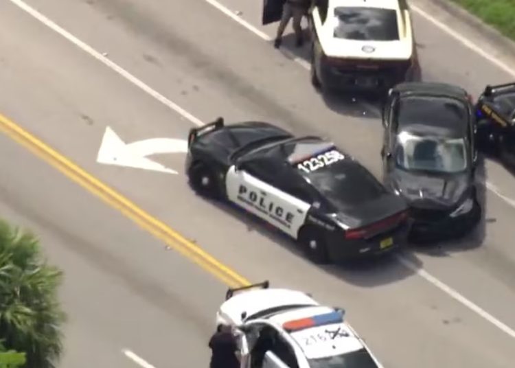 Detuvieron a un hombre tras una intensa persecución policial por el robo de un vehículo en Florida