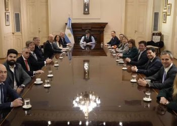 Cita clave en la Casa Rosada: el Gobierno alinea a su equipo por Malvinas y la estrategia del Presupuesto 2027