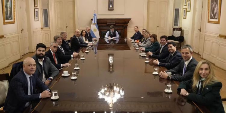 Cita clave en la Casa Rosada: el Gobierno alinea a su equipo por Malvinas y la estrategia del Presupuesto 2027