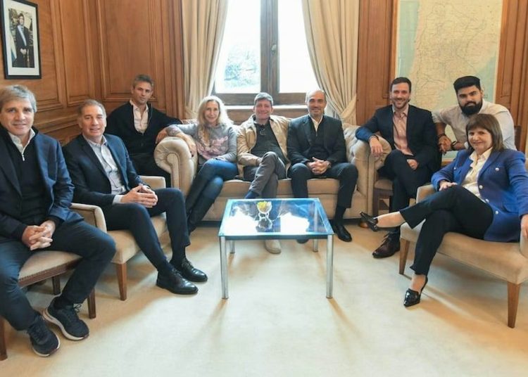 Cumbre en la Casa Rosada: la Mesa Política define la estrategia parlamentaria previo a la gira de Milei a París