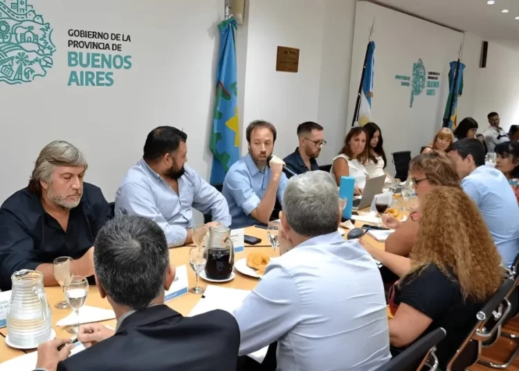 La Provincia llamó para este jueves a los estatales bonaerenses a negociar salarios