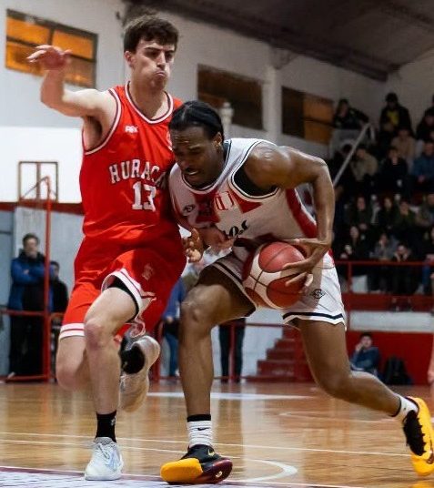 Quilmes festejó y Claromecó hizo historia en el inicio de la sexta fecha del Oficial de Básquetbol