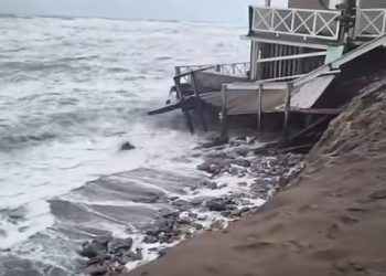 Fuerte temporal: el mar avanzó sobre la costa y provocó daños