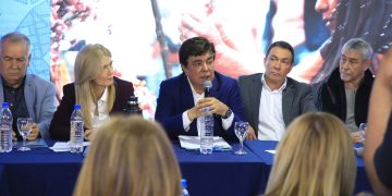 Intendentas e intendentes de todo el país reeligieron a Fernando Espinoza al frente de la FAM y exigieron al presidente Milei una urgente corrección del rumbo económico