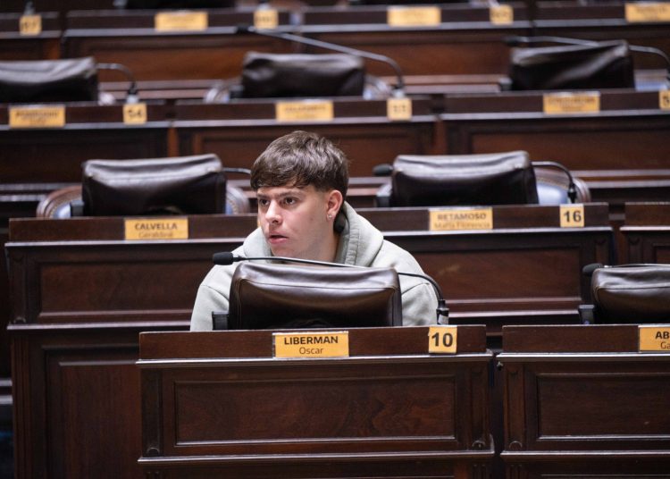 Los estudiantes de la Secundaria N° 10 de Claromecó viajaron a La Plata como parte del premio del concurso “Los estudiantes y el Concejo Deliberante”