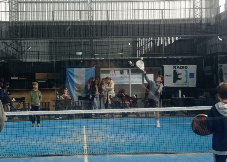 Éxito y gran convocatoria en el fin de semana deportivo de Kiwi Pádel: concluyó el torneo junior y avanza el encuentro de escuelita