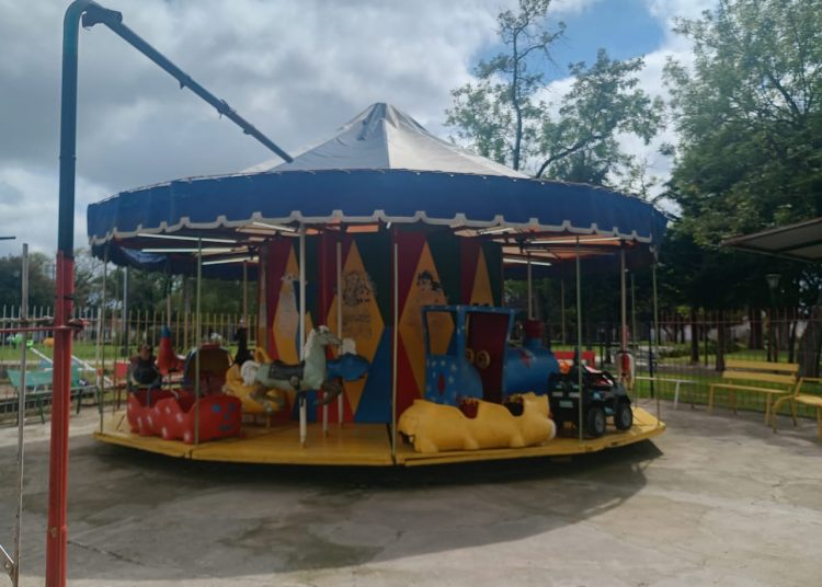 La calesita de la Plaza El Árbol cumple 10 años y lo festeja con tres días gratis