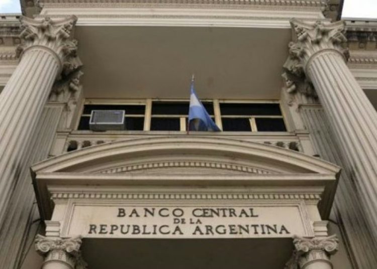 El Banco Central defendió su estrategia con el oro y aseguró que capturó el 70% de la suba del metal