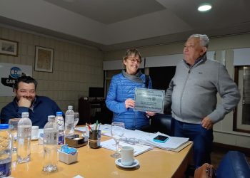 Trabajo conjunto e institucional: El Rotary Club Tres Arroyos entregó el reconocimiento “Compromiso Solidario” a la Sociedad Rural