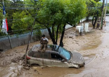 Desprendimiento y lluvias intensas en la precordillera: cómo se generó el aluvión que arrastró autos en Las Condes
