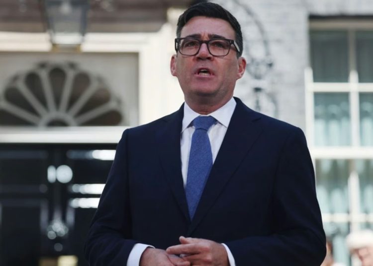 La Cancillería británica ratificó el respaldo a los proyectos hidrocarburíferos offshore en la cuenca norte del archipiélago y prometió defender los intereses de las petroleras tras la acción judicial iniciada por la Argentina.
