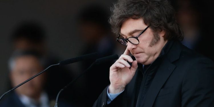 Javier Milei emprende una gira internacional por España junto a una comitiva reducida para encarar compromisos políticos y académicos