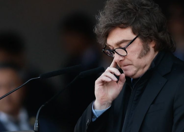 Javier Milei emprende una gira internacional por España junto a una comitiva reducida para encarar compromisos políticos y académicos